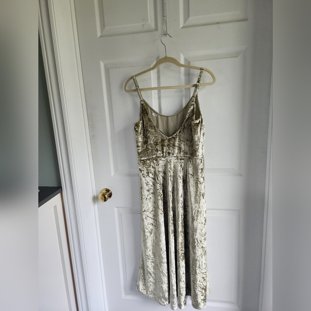Vince Olive Green Velvet Midi Dress - Picture 4 of 10